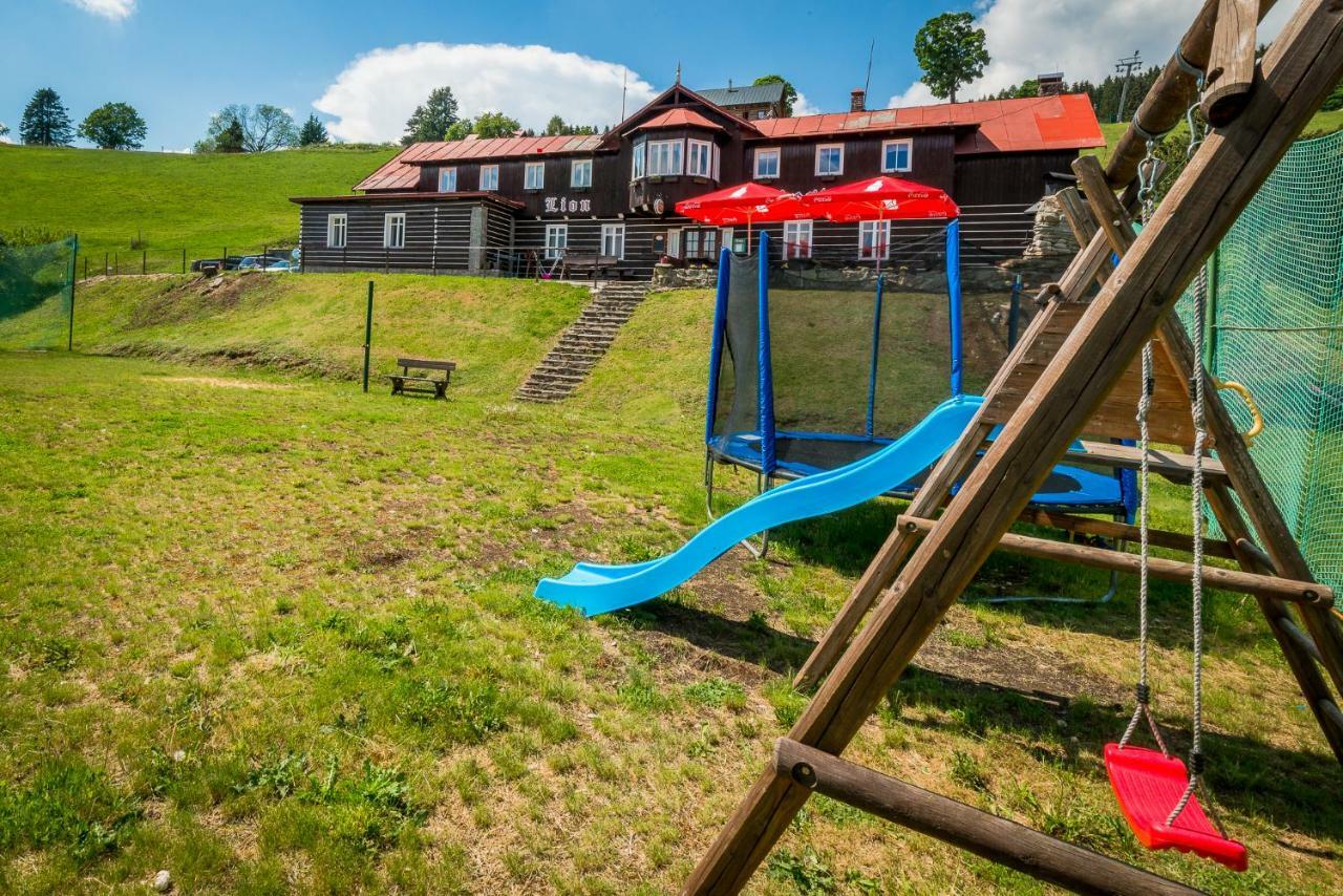 Penzion Lion Pec pod Snezkou Esterno foto